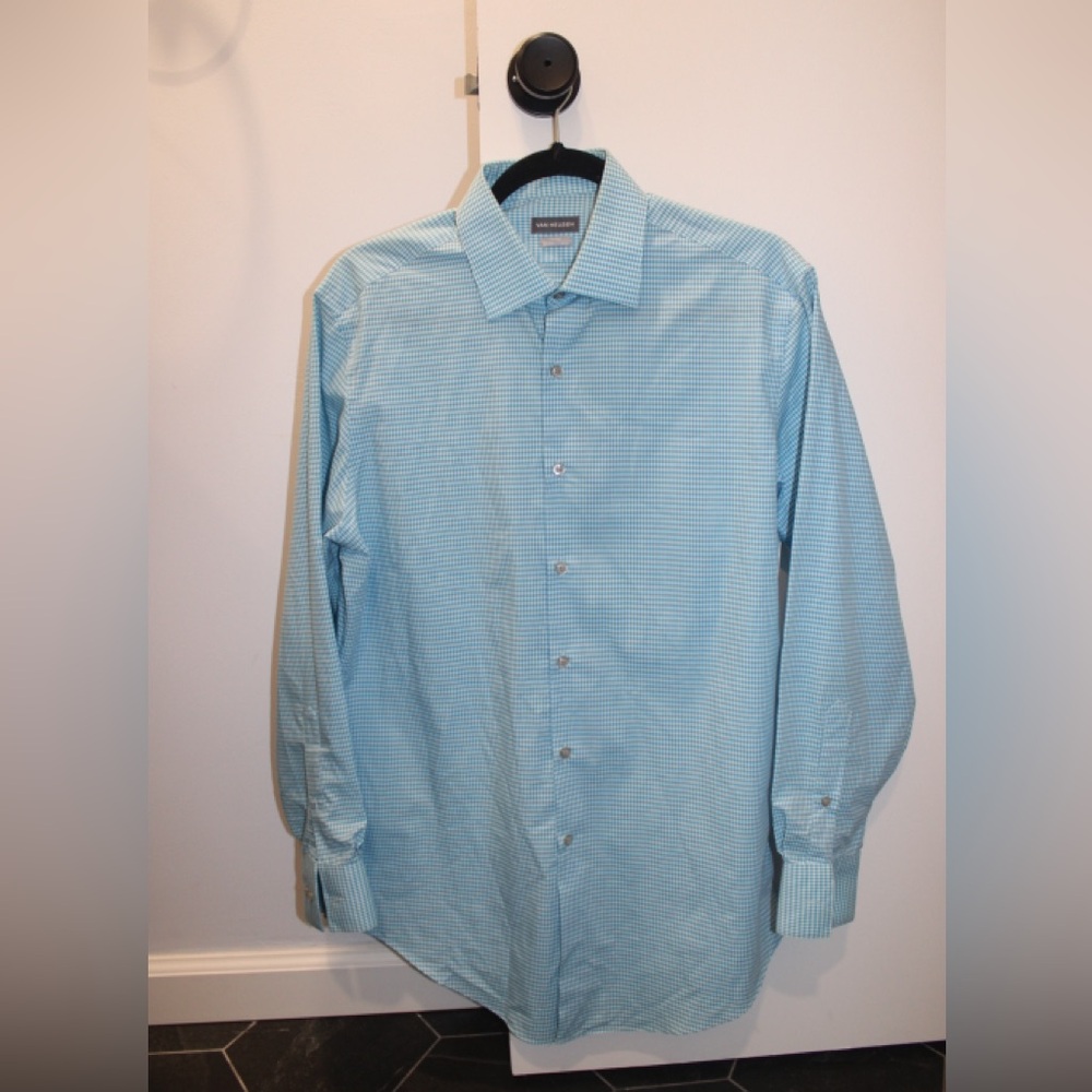 Men's Blue Dress Shirt Medium Van Heusen 15-15 1/2 Fitted Wrinkle Free